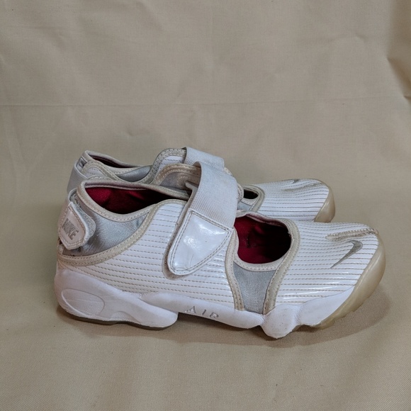 nike air rift women's shoe